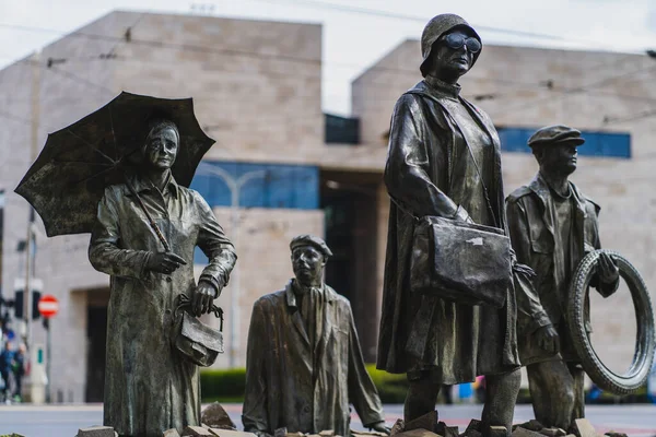 WROCLAW, POLAND - APRIL 18, 2022: Bronze Anonymous Pedestrians memorial on urban street — Stock Photo