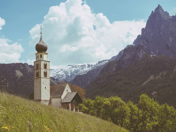 Church Mountains View Top Dolomites Italy — Stockfoto