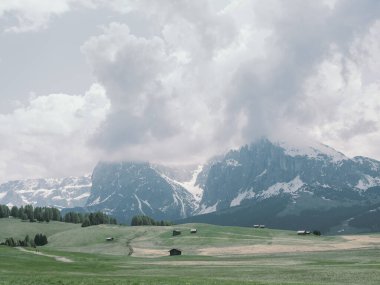 Dağların güzel manzarası
