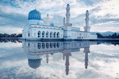 Putrajaya, Malezya 'da akşam vakti Mescidi Putra