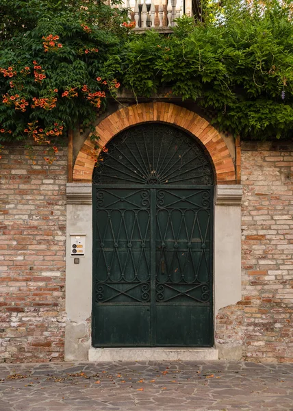 Old Charming Facade Building Canal Venice Italy — Stockfoto