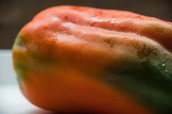 kırmızı dolmalık biberin makrosu 