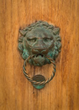 İtalya, Venedik 'te aslan başlı kapı tokmağı