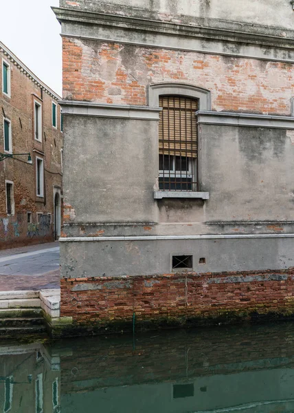 Старый Очаровательный Фасад Здания Канала Венеции Италия — стоковое фото