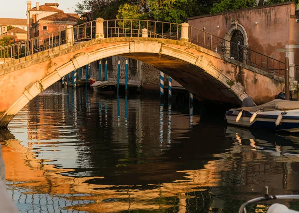 Detail Bridge Crossing Canal Venice Italy — 스톡 사진