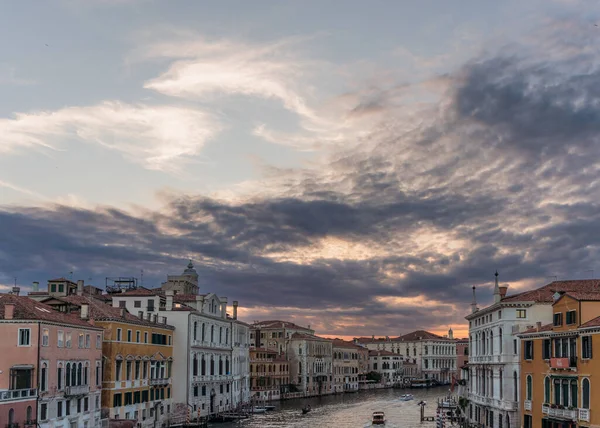 Incredible Sunset Clouds Traditional Venetian Architecture Seen Grand Canal Venice — Stockfoto