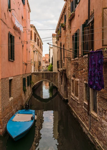 Venedik Talya Geleneksel Venedik Gotik Mimarisinde Rıhtımlı Büyüleyici Bir Kanal — Stok fotoğraf