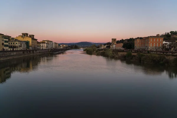 Krásný Výhled Řeku Arno Most Při Západu Slunce Florencii Itálie — Stock fotografie