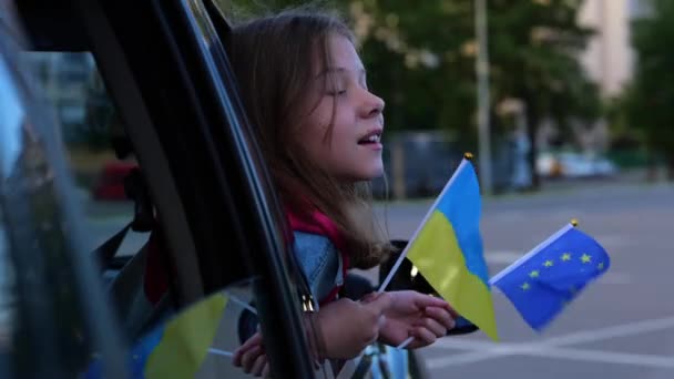 Close Little Caucasian Girl Car Window Holding Hand Flags European — ストック動画