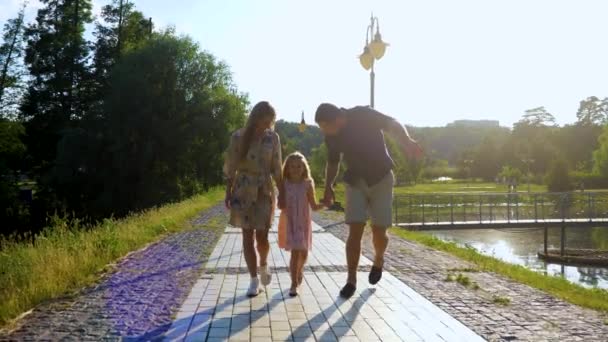 Happy Caucasian Family Walking Together Sunny Day Little Girl Mom — Αρχείο Βίντεο