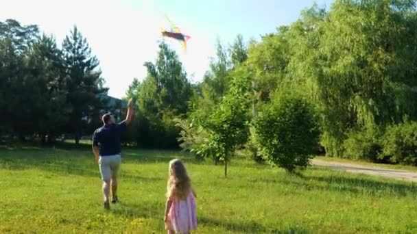 Happy Family Having Fun Outdoor Park Young Father Running Cute — Vídeo de stock