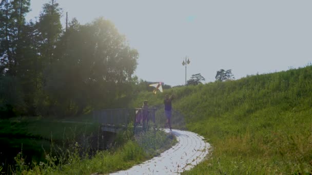 Caucasian Happy Family Spending Time Together Having Fun Park Lake — Video Stock