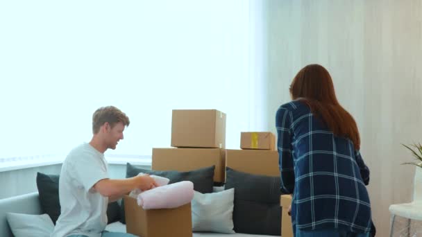 Caucasian Joyful Couple Man Woman Just Moved New Apartment Unpacking — Stok Video