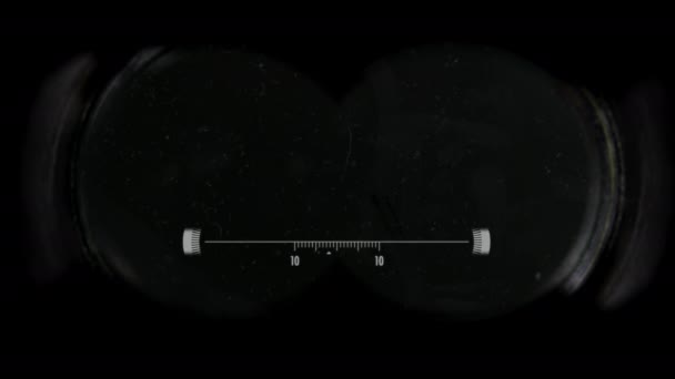 透过双筒望远镜观看 4个项目 阿尔法频道 — 图库视频影像