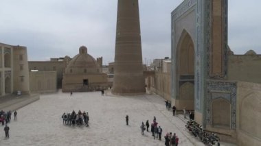 Tarihi Mir-i Arap, Po-i Kalyan Madrasa ve Kompleks. Özbekistan 'ın tarihi Buhara kenti. Kütük Çekimi. Renk Düzenlenebilir.