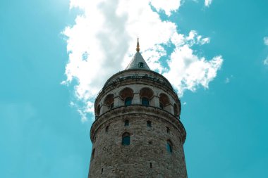 İstanbul 'daki Galata Kulesi, tarihi mimari, seyahat merkezi, Türkiye' deki eski ünlü bina, turizm ve gezi fikri, İstanbul 'da güneşli bir gün 