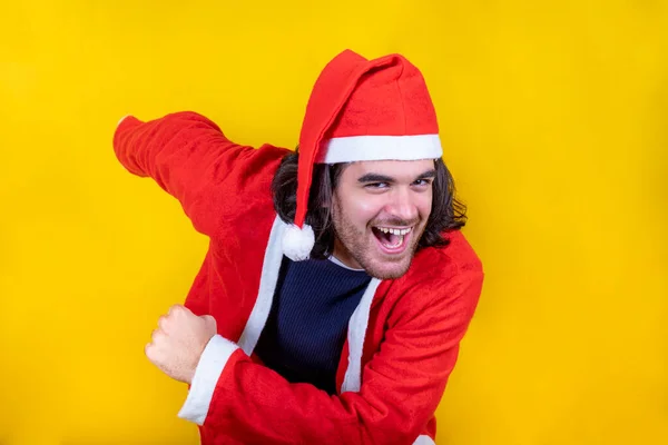 Güzel Adam Noel Baba Gibi Giyinmiş Mutlu Dans Ediyor Genç — Stok fotoğraf