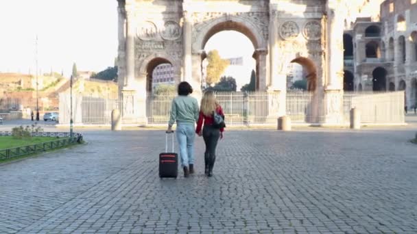 Coppia Giovane Che Viaggia Roma Giovane Coppia Tiene Mano Passeggia — Video Stock