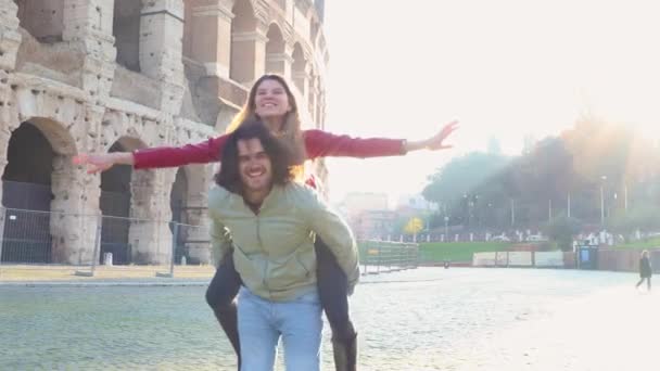 Unga Par Som Reser Till Rom Det Vackra Paret Har — Stockvideo