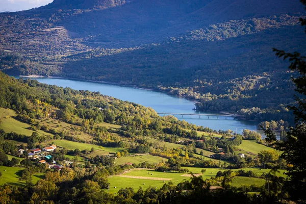 Lago Barrea Abruzzo Itália Bela Paisagem Dos Apeninos Italianos Centrais — Fotografia de Stock