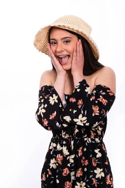 Retrato Bela Menina Sorridente Com Cabelos Longos Chapéu Jovem Gosta — Fotografia de Stock