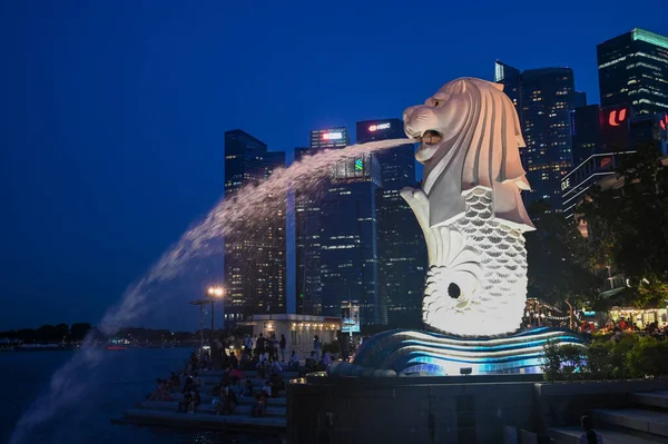 Merlion Park Una Estatua Icónica Singapur Por Noche Merlion Una — Foto de Stock