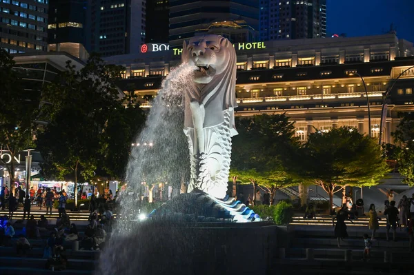 Merlion Park Kultowy Posąg Singapurze Nocy Merlion Mityczne Stworzenie Głową — Zdjęcie stockowe