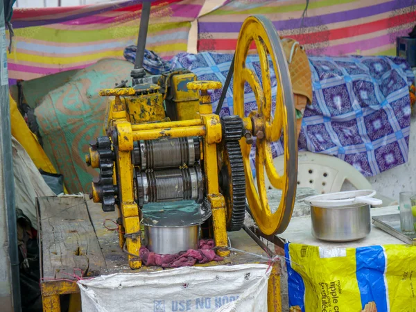 Pushkar Rajasthan India November 2019 Old Rustic Sugarcane Sice Machine — стокове фото