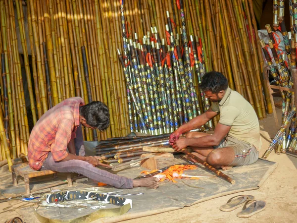 Pushkar Rajasthan India Listopada 2019 Pracownicy Wykonujący Ręcznie Bambusowe Kije — Zdjęcie stockowe