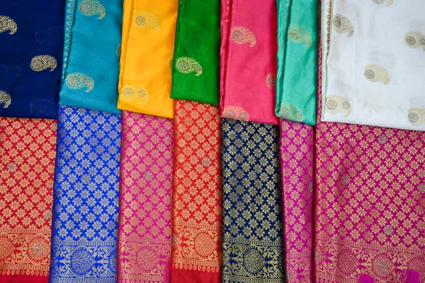 Wyświetlacz Indian Sarees Kolorowe Fancy Sarees Saree Store Gotowy Sprzedaży — Zdjęcie stockowe