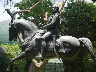 Mumbai, Maharashtra / Hindistan 1 Mayıs 2022: Veer Mata Jijabai Bhosale Udyan 'da (Rani Bagh) Galler Prensi' nin (sonradan Kral VII. Edward) bir binicilik heykeli