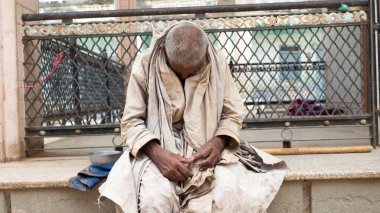 Junjani Rajasthan, Hindistan - 20 Mayıs 2017: Hindistan Köyü Fakir Evsiz Çiftçi