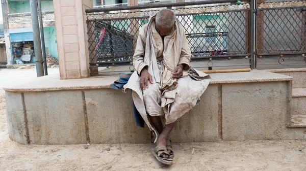 Junjani Rajasthan, Hindistan - 20 Mayıs 2017: Hindistan Köyü Fakir Evsiz Çiftçi
