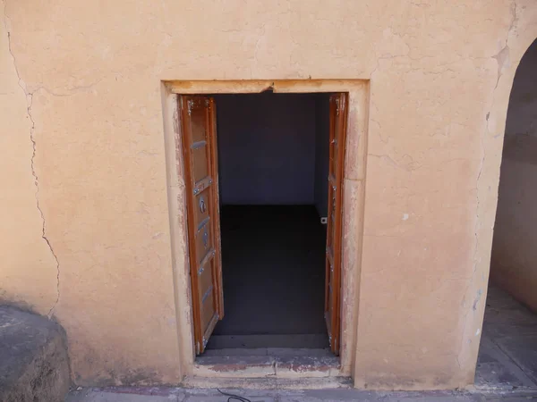 Alte Holztür Einem Zerstörten Fort Indien Alte Traditionelle Holztür Der — Stockfoto