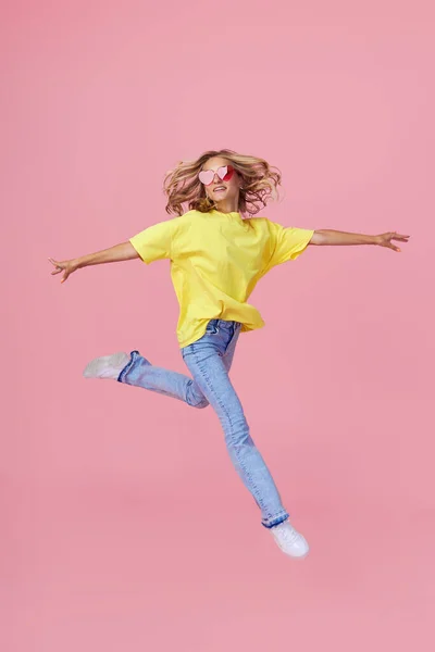 Full Length Portrait Joyful Young Woman Casual Clothes Jumping Celebrating — Foto Stock