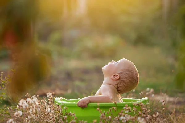 Small Child Plays Bowl Water Summer Garden Sunny Day — Stock fotografie