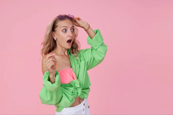 Portrait Pretty Cheerful Girl Wide Open Mouth Green Bright Shirt — Fotografia de Stock