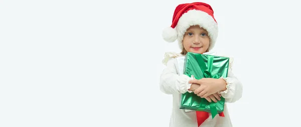 크리스마스의 상자를 클라우스를 귀여운 아기가 보인다 이탈리아에서 휴일을 준비하는 — 스톡 사진