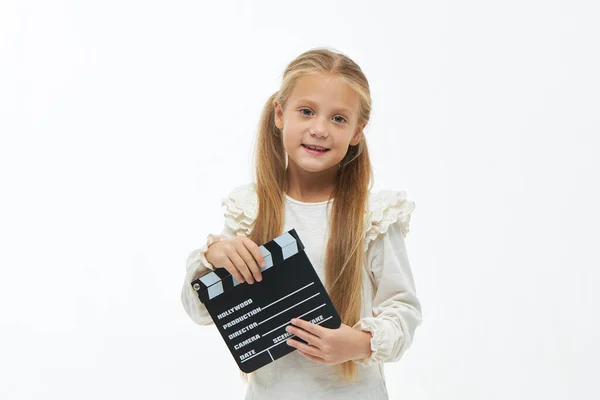 Drôle Souriant Enfant Fille Dans Cool Lunettes Tenir Film Fabrication — Photo