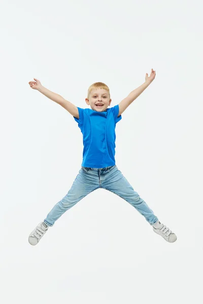 Stijlvol Kind Jongen Model Een Blauw Casual Shirt Vrolijk Springen — Stockfoto