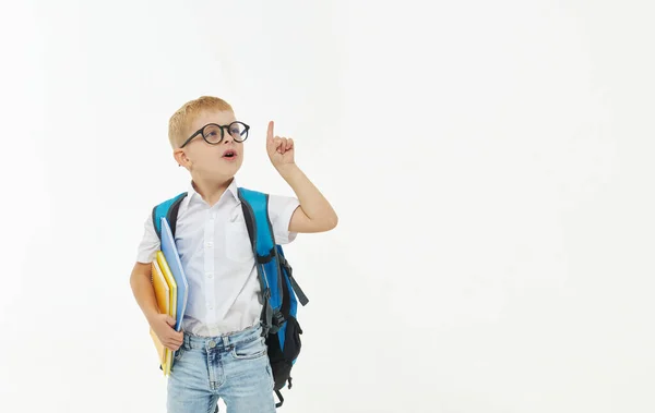 Vuelta Escuela Niño Divertido Escuela Primaria Con Libro Una Mochila —  Fotos de Stock