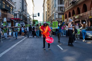 Roe, Wade 'e karşı. Los Angeles şehir merkezinde protesto. Yüksek kalite fotoğraf