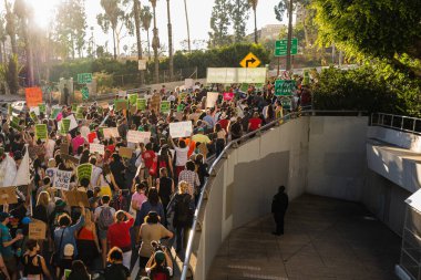 Roe, Wade 'e karşı. Los Angeles şehir merkezinde protesto. Yüksek kalite fotoğraf