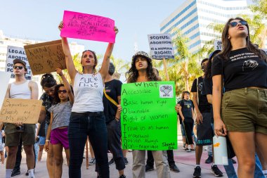 Roe, Wade 'e karşı. Los Angeles şehir merkezinde protesto. Yüksek kalite fotoğraf