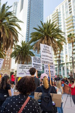 Roe, Wade 'e karşı. Los Angeles şehir merkezinde protesto. Yüksek kalite fotoğraf