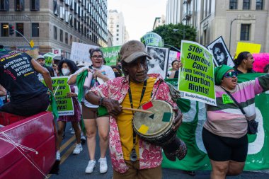 Roe, Wade 'e karşı. Los Angeles şehir merkezinde protesto. Yüksek kalite fotoğraf