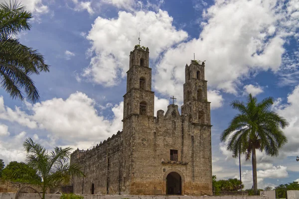 Typical Church Mexico Yucatan Blue Cloudy Sky Palms — Fotografia de Stock
