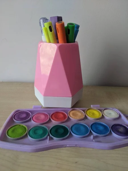 Farbe Und Pinsel Einem Karton — Stockfoto