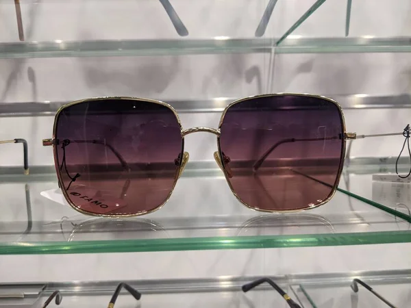 Mağaza Için Moda Konsept Gözlükleri Güneş Gözlükleri Aksesuarları — Stok fotoğraf