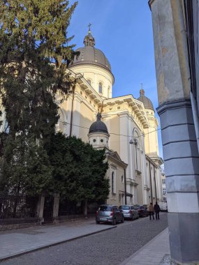 Ukrayna 'nın eski kasabası Lviv' deki Kutsal Üçlü Kilisesi.